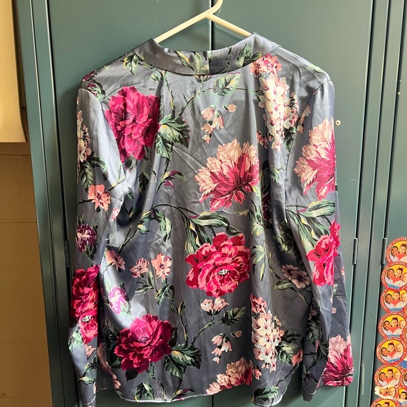 VS silk pajama top - Picture 2 of 2